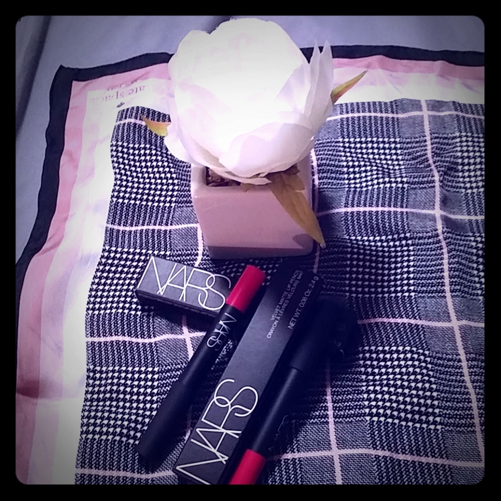 Nars (2) Velvet Matte Lip Pencils - Shades of Red - Picture 1 of 7
